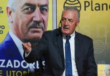 Gustavo Alfaro "desnuda" en un libro los momentos del camino de Ecuador al Mundial