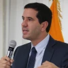 El gobierno estudia contratar barcazas para reducir apagones