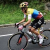 Carapaz sufrió una caída en la primera etapa y acabó su sueño en el Tour