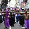 La procesión del Viernes Santo muestra a ecuatorianos en su viacrucis
