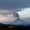 Cotopaxi emana columna de 1.500 metros de vapor y gases
