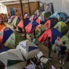 Migrantes desesperados cruzan la frontera de México a EE.UU. pese a los crecientes riesgos