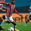 Robert Arboleda fue suspendido y multado tras participar en una fiesta clandestina en Brasil