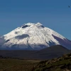 El volcán Cotopaxi registra lahares tras emitir vapor y ceniza