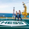 Chevron adquiere Hess por 53.000 millones pese a objeciones de Exxon 