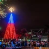 Terminal de Guayaquil se iluminó con árbol de Navidad de 20 metros