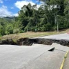 Colapso de puente en Morona Santiago deja sin agua a sector de Méndez