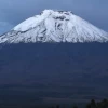 El Cotopaxi emanó una columna de vapor de 900 metros
