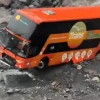 Un bus quedó atrapado en el río Marker
