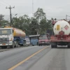Transportistas de carga pesada reclaman contratos directos con Petroecuador