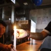 Ecuador registra cortes de luz en varias ciudades y enfrenta déficit eléctrico