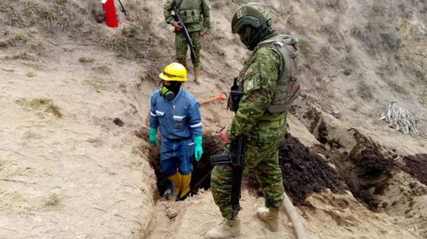 Cuatro detenidos por perforación clandestina en poliducto de Ecuador