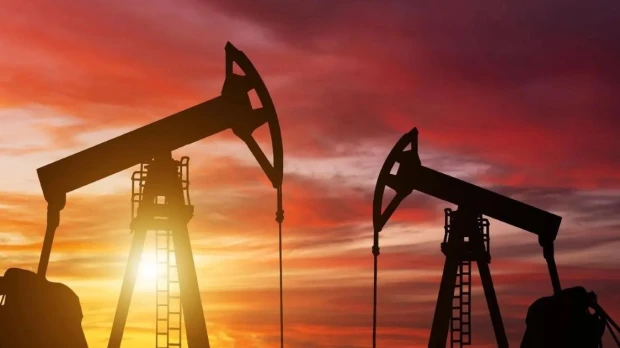 Petróleo Brent cae a 101 dólares tras decisión de la OPEP+