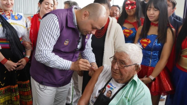 Covid: Ecuador lanzó campaña anual de vacunación
