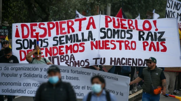  Cientos de personas volvieron a protestar contra los recortes y leyes de Noboa