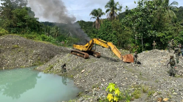 Minería ilegal de oro se expande en Colombia y fortalece las rentas de grupos armados