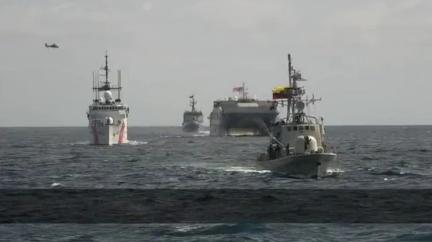 13 países y la UE realizan ensayo militar contra la pesca ilegal en Galápagos