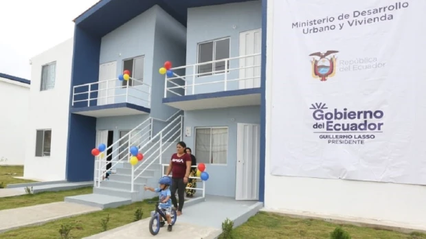 42 familias de Nangaritza recibieron una vivienda