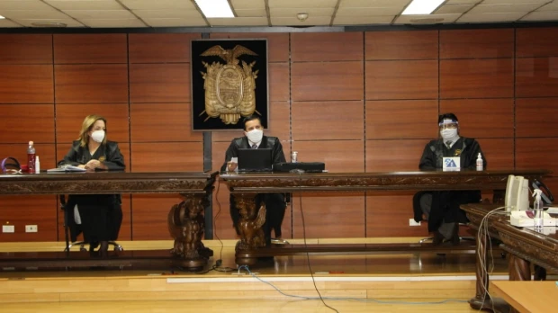 Exagente de inteligencia pide refugio en Argentina