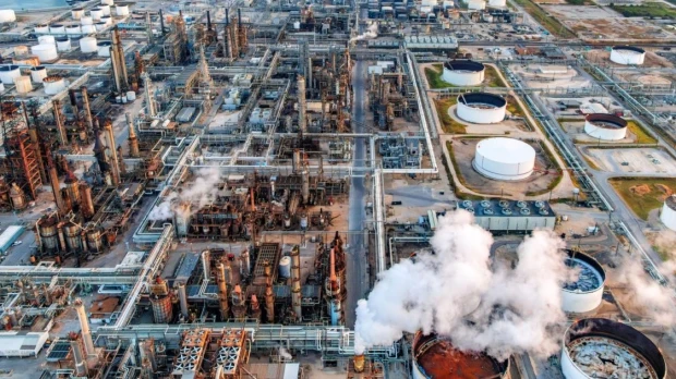 Más petróleo, gasolina más cara: la contradicción energética que afronta Estados Unidos