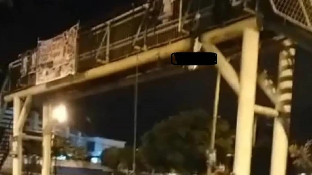 Dos cadáveres colgados en un puente fueron hallados en Esmeraldas