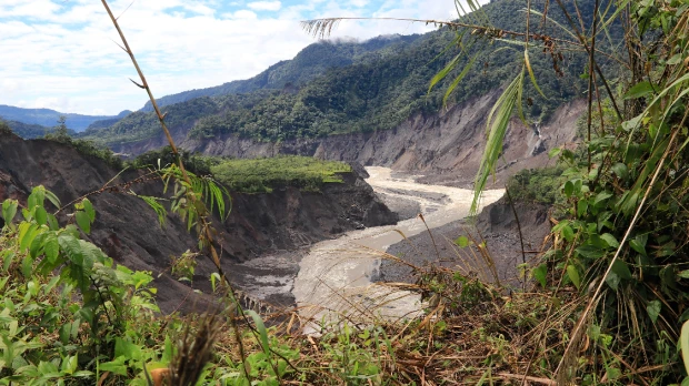 La erosión del río Coca pone en riesgo infraestructuras cruciales