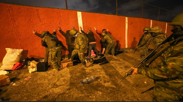 Las fuerzas del orden de Ecuador han decomisado 2.274 armas durante el estado de excepción