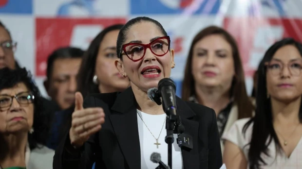 Luisa González niega vínculos ilícitos y denuncia persecución tras allanamiento