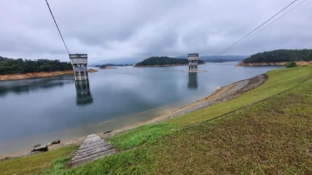 Colombia enfrenta riesgos de déficit eléctrico en 2027 por la caída de las reservas de agua