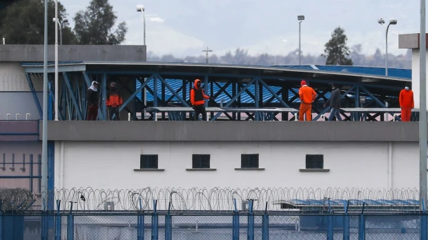139 funcionarios siguen como rehenes en 5 cárceles