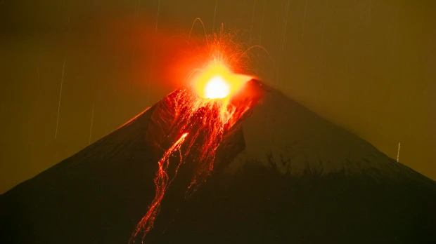 El Sangay registra explosiones sentidas a 175 kilómetros