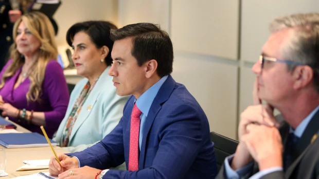 Noboa promueve la inversión francesa durante su visita a París