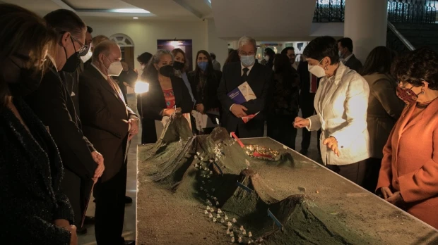 Ecuador exhibe reliquias de su independencia para conmemorar su bicentenario