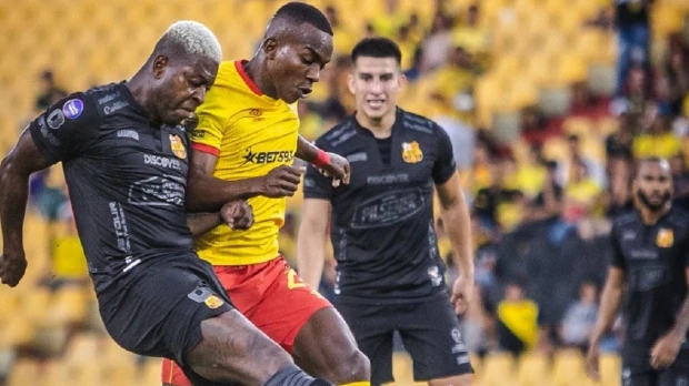 Barcelona goleó 5-1 al Aucas y escaló a la segunda posición