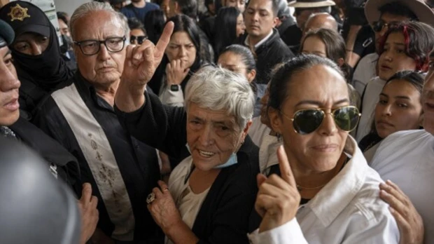 La madre de Villavicencio pide votar por la lista de su hijo el domingo
