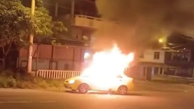 La Policía investiga 5 asesinatos e incendio de vehículos en Esmeraldas