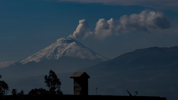 El Cotopaxi lanzó nube de ceniza de un kilómetro de altura