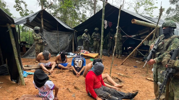 Orellana: El Ejército abatió a un sujeto en operación contra la minería ilegal