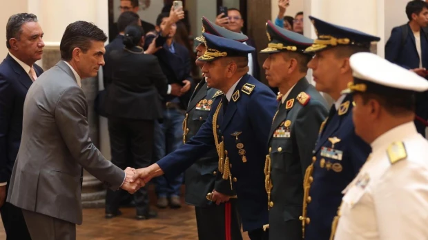 Rodrigo Paz cambió el alto mando militar de Bolivia