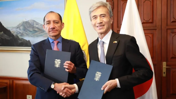 Ecuador recibe apoyo de Japón para luchar contra la pesca ilegal