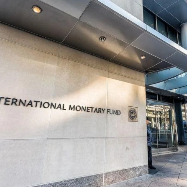 FMI proyecta que Ecuador crecerá 2,7 % en 2026, mientras los cortes eléctricos afectan a la industria