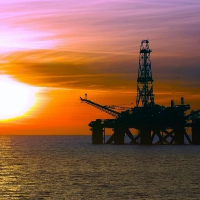 El WTI sube 2,8 % y supera los US$102 por la tensión en Oriente Medio