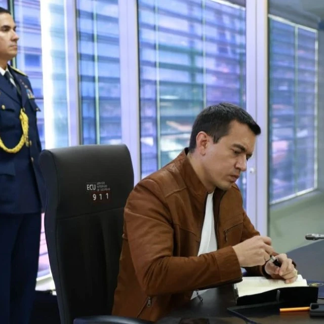Daniel Noboa anuncia una nueva baja en el precio de los combustibles 