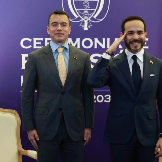 Colombia reanuda el suministro de electricidad a Ecuador tras más de un mes de suspensión