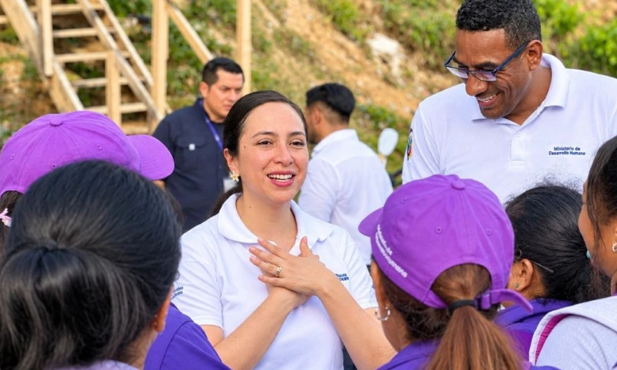 Gobierno entrega cerca de 14.000 kits humanitarios por las inundaciones en 22 provincias