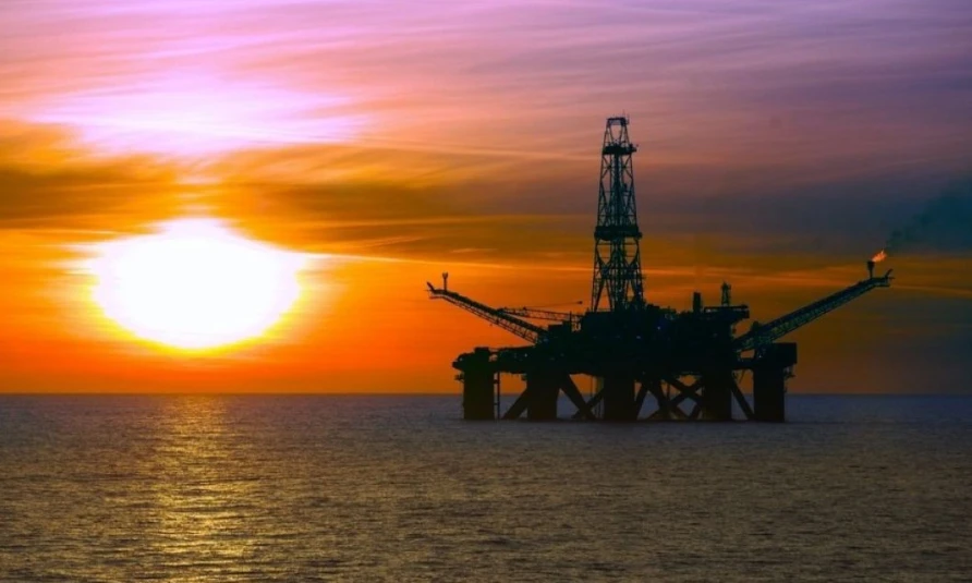 El WTI sube 2,8 % y supera los US$102 por la tensión en Oriente Medio