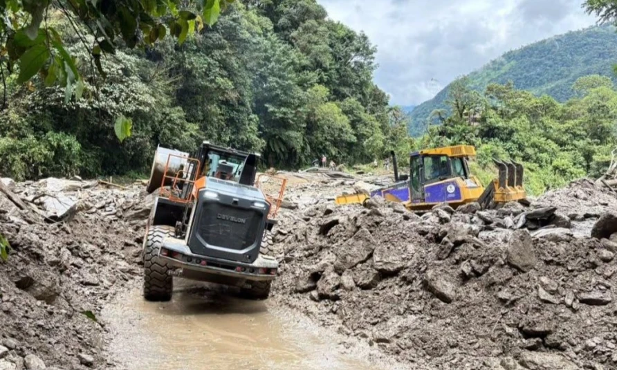 MIT interviene en 10 provincias para reducir daños en carreteras por las lluvias