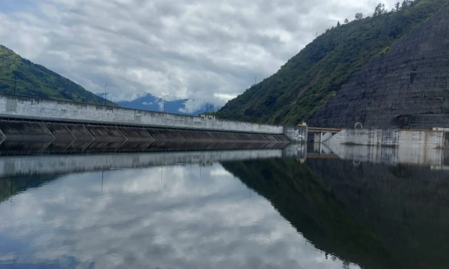 Crisis eléctrica en Ecuador: Mazar y Coca Codo elevan la alerta para la próxima semana